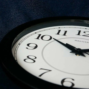 Часы настенные SALUTE Фотон круглые П111 25см черный